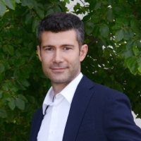 200x200_andrea-ferro